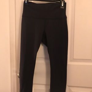 Navy Lululemon high waist capris gym yoga size 6